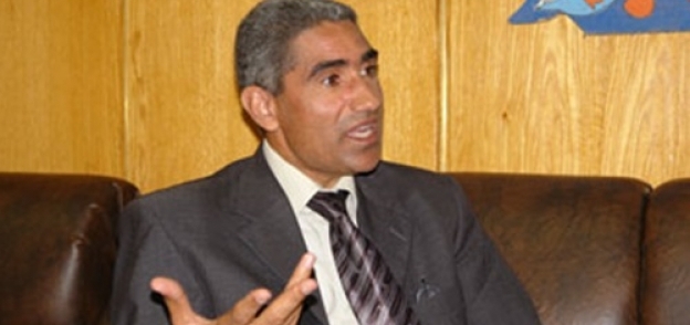 الدكتور عباس منصور رئيس جامعة جنوب الوادي