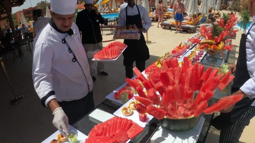 مهرجان البطيخ على شواطئ الغردقة