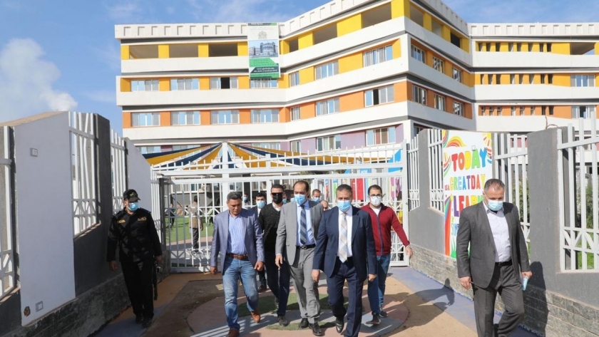 محافظ المنوفية يتفقد أول مدرسة دولية: «صرح تعليمي ضخم»