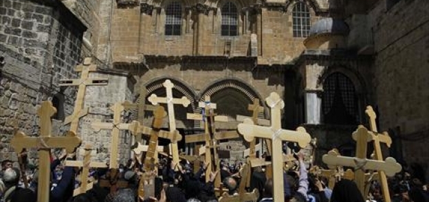 بالصور| مسيرة "الجمعة العظيمة" من طريق الآلام إلى كنيسة القيامة