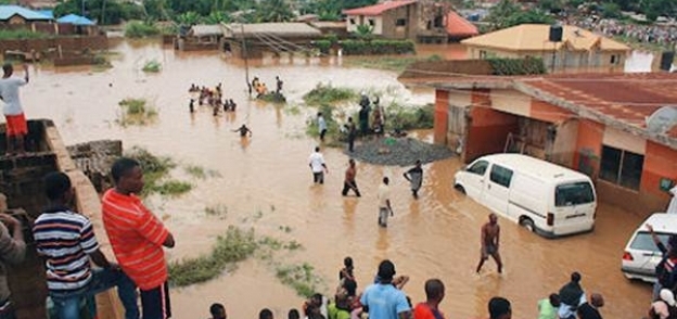 بالصور| عشرات القتلى جراء فيضانات في نيجيريا
