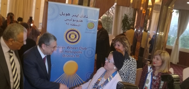 وزير الكهرباء يستعرض تحديات القطاع في لقاء بمجموعة روتاري القاهرة