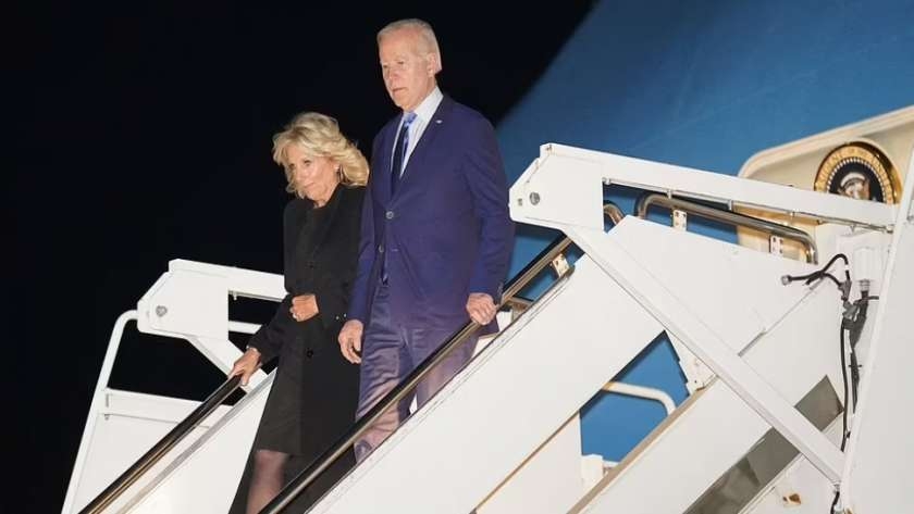 وصول الرئيس الأمريكي وزوجته إلى لندن