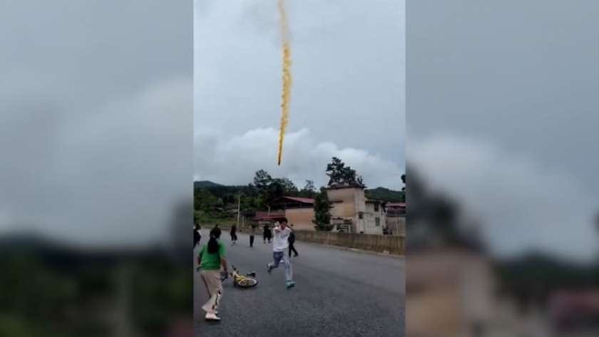 سقوط حطام صاروخ في الصين