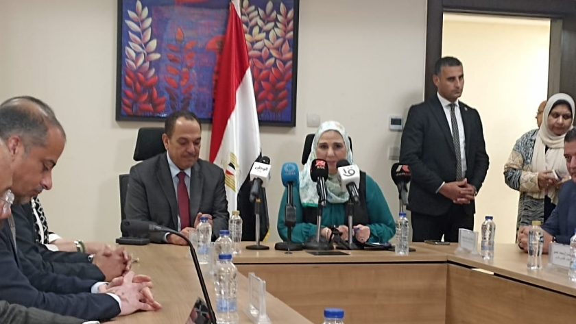 نيفين القباج وزيرة التضامن الإجتماعى خلال توقيع البروتوكول اليوم