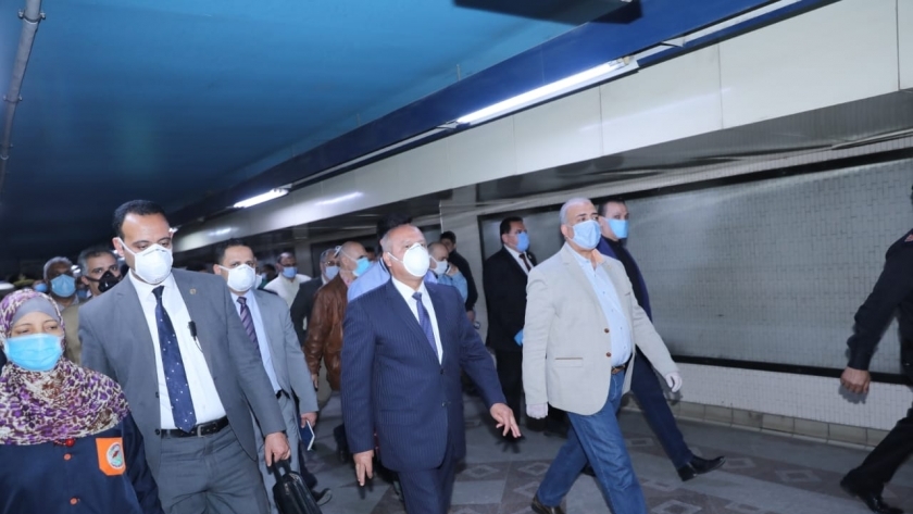 وزير النقل يتابع حركة القطارات بمحطة الشهداء