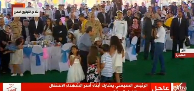 السيسي يشارك أسر الشهداء احتفالات عيد الفطر المبارك