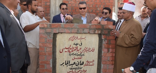 محافظ بني سويف يضع حجر أساس مجمع خدمات "دلاص" بمركز ناصر
