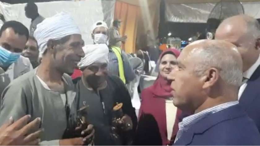 وزير النقل أثناء افتتاح محور الشهيد باسم فكري بمدينة قوص