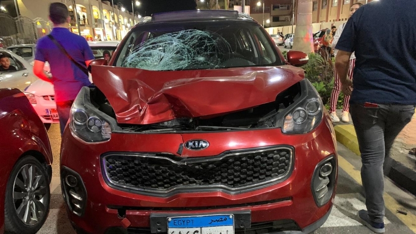 سيارة صدمت الطبيب
