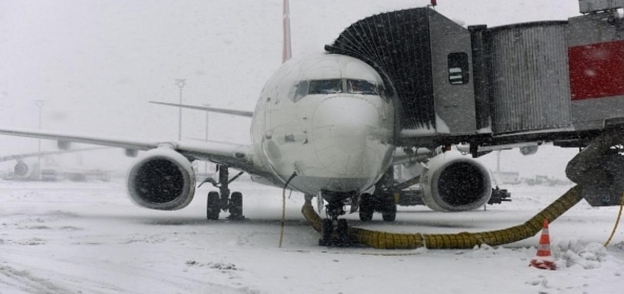 الثلوج توقف كافة الرحلات في مطار إسطنبول