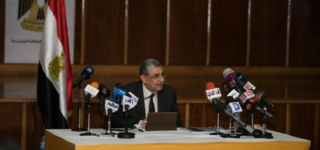 وزير الكهرباء خلال المؤتمر الصحفى