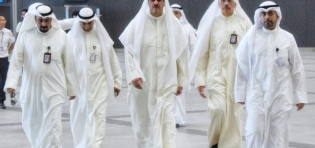 رئيس الإدارة العامة للطيران الكويتي خلال جولة بمطار الكويت الدولي