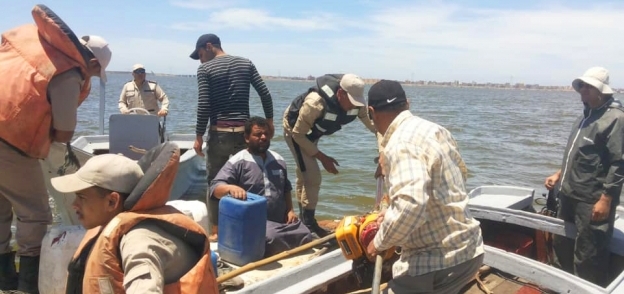 محافظ كفرالشيخ يتابع حملة إزالة التعديات على بحيرة البرلس