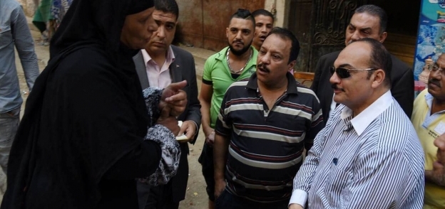 محافظ الإسكندرية يتفقد شوارع حي الجمرك
