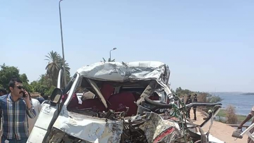 ارتفاع ضحايا حادث تصادم سيارتين في أسوان لـ3 وفيات