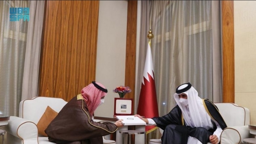 أمير قطر تميم بن حمد آل ثاني يستقبل الأمير فيصل بن فرحان بن عبد الله وزير الخارجية السعودي