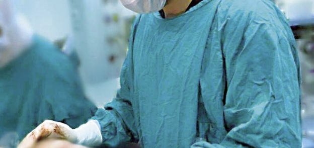 الدكتور عمرو عبدالحميد طبيب الأذن والحنجرة