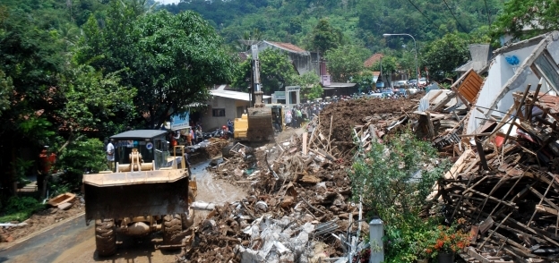 42 قتيلا جراء فيضانات في إندونيسيا