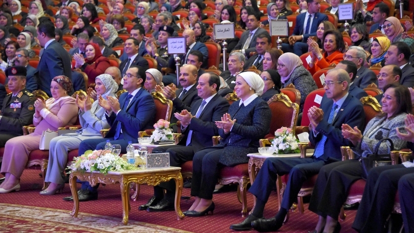 الرئيس السيسى حرص على تكريم المرأة المصرية خلال عدد من المؤتمرات