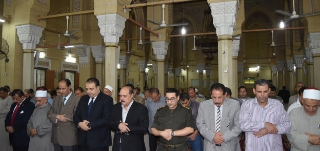 بالصور| الفيوم تحتفل بذكرى العاشر من رمضان في مسجد ناصر الكبير