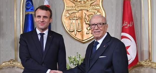 ماكرون يبدأ زيارة دولة لتونس تهدف إلى "دعم المسار الديموقراطي"