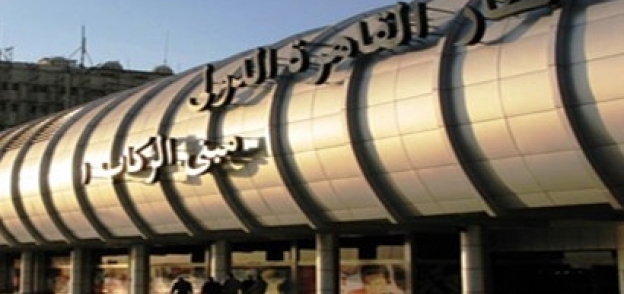 استعدادات بمطار القاهرة لوصول الرئيس من السودان