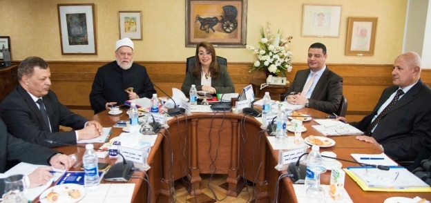 غادة والي خلال اجتماع مجلس أمناء المؤسسة القومية لتيسير الحج والعمرة
