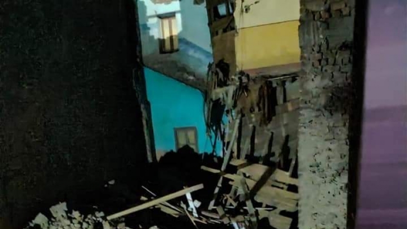 عاجل.. انهيار منزل قديم من 3 طوابق بنجع حمادي (صور)  