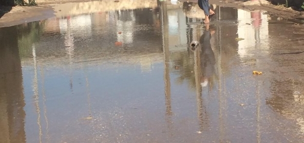 الإنهيار يهدد أهالي "مساكن الزراعه"بالغربية بسبب تسرب مياه الصرف الصحي