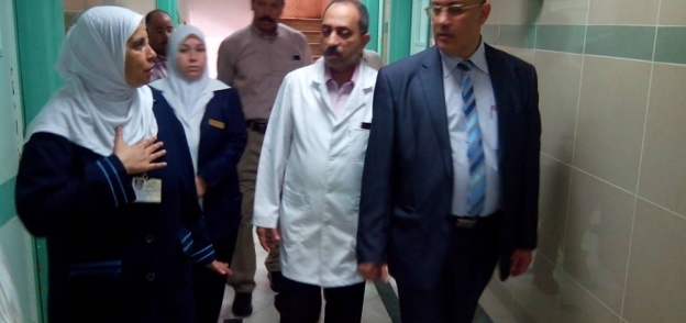 مدير التأمين الصحي بالشرقية يتفقد مستشفى المبرة
