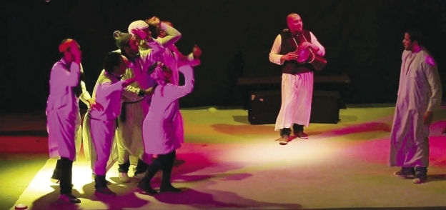 مشهد من مسرحية «سكة سفر»