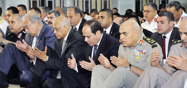 الرئيس أثناء صلاة العيد بمسجد محمد كريم بالإسكندرية
