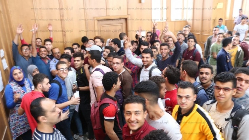 طلاب جامعة المنوفية أثناء الإنتخابات