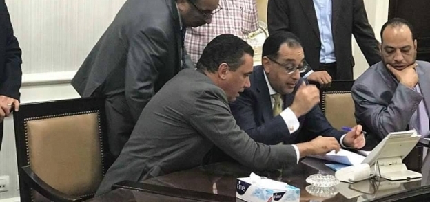 النائب احمد شمردن مع رئيس الوزراء