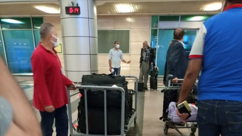 السلطات الأمنية بمطار القاهرة الدولي تفرج عن رجل الأعمال أشرف السعد