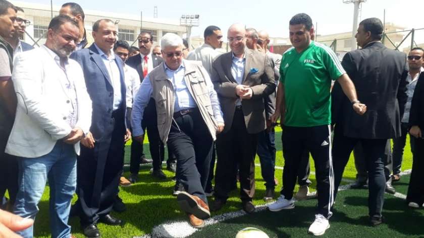 وزير التعليم العالي يفتتح الملعب الخماسي في جامعة بني سويف «بركل الكرة»  