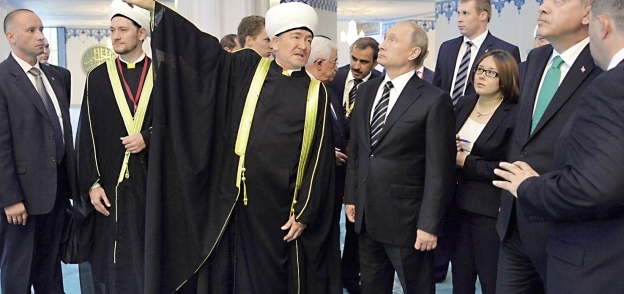 «بوتين» خلال افتتاح «مسجد موسكو الكبير» «أ.ف.ب»