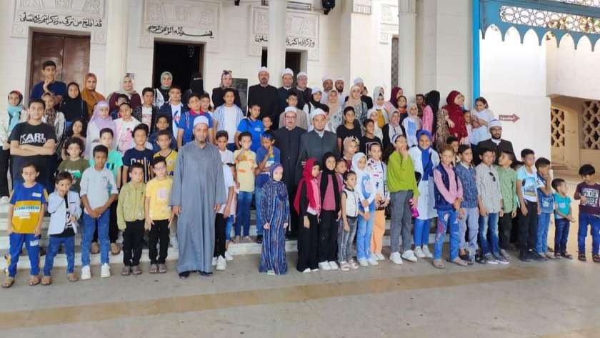 خلال فعاليات برنامج الطفل في مسجد العوام بمطروح