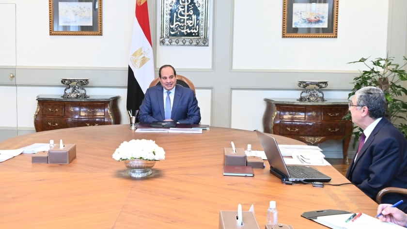 الرئيس عبدالفتاح السيسي خلال اجتماعه برئيس الوزراء ووزير الكهرباء