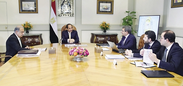 الرئيس عبدالفتاح السيسى أثناء اجتماعه مع رئيس الوزراء ووزير المالية