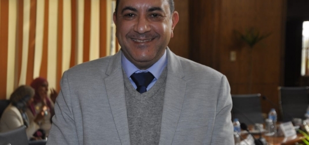 دكتور ياسر مصطفي عميد كلية الصيدلة