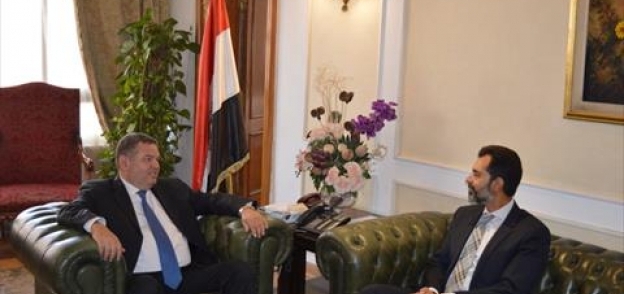 هشام توفيق وزير قطاع الأعمال العام، ريزا باكير الممثل المقيم لصندوق النقد الدولي في مصر.