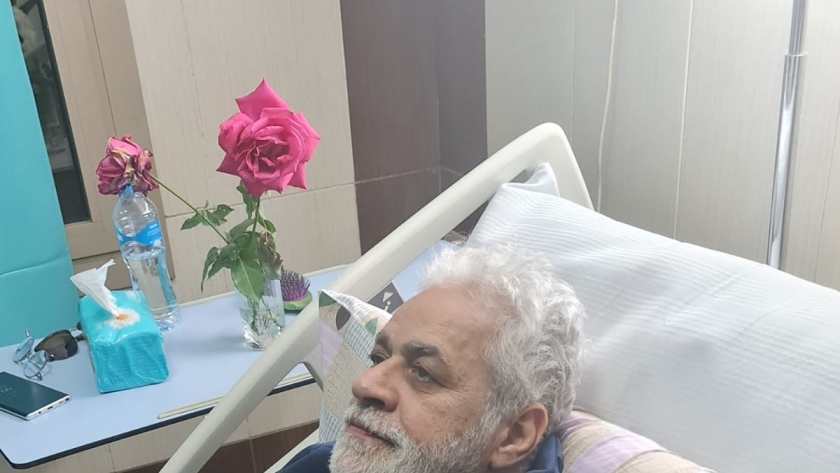 حمدين صباحي يغادر مستشفى العجوزة.. والأطباء ينصحون بمنع زيارته لفترة