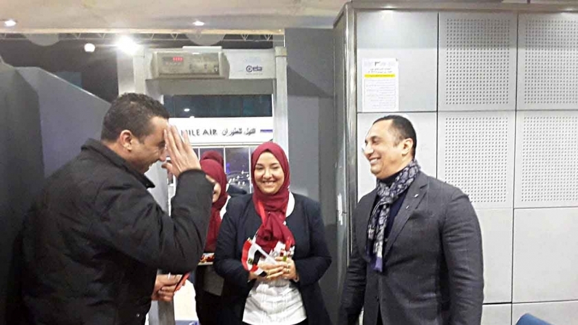 الملاح أشرف حافظ يتفقد الحجر الصحي وصالات السفر والوصول بمطار القاهرة