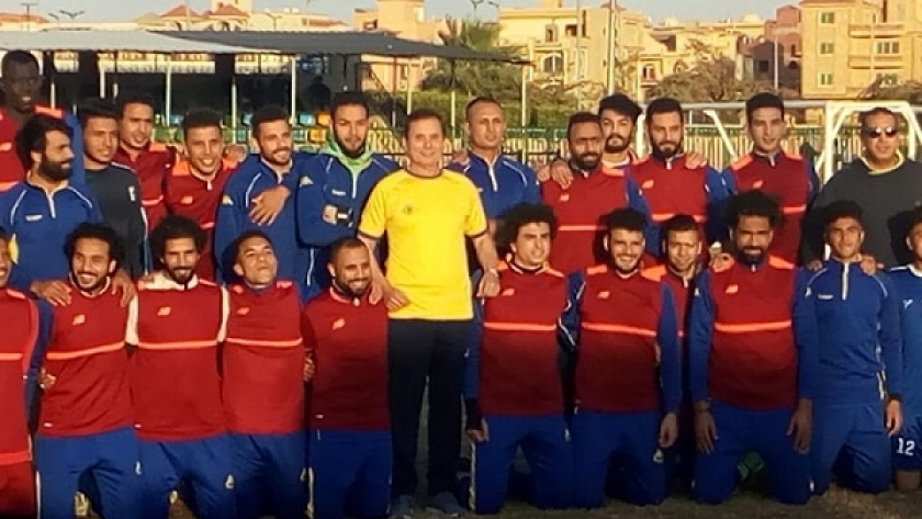 عز الدين بهادر مع الفريق