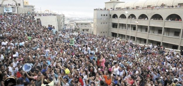 الآلاف يحتفلون بعيد العذراء بجبل درنكة فى أسيوط