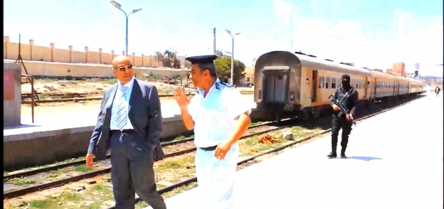 مدير امن مطروح يتفقد تأمين محطة سكك حديد مرسى مطروح