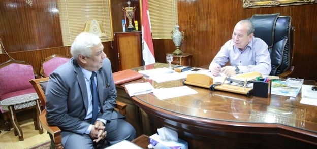 محافظ كفرالشيخ يبحث مع رئيس مدينة دسوق  تطوير الميدان الابراهيمى