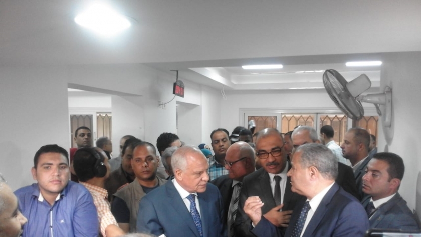 وزير التموين ومحافظ الجيزة خلال افتتاح مكاتب التموين المطورة بالجيزة